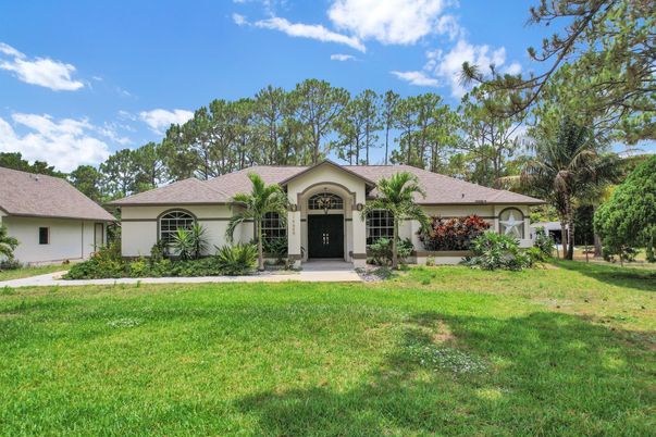 Backyard, Exterior, Facade, Ranch