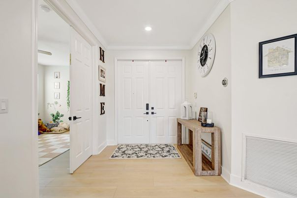 Interior, Recessed Lighting, Wood Texture Flooring