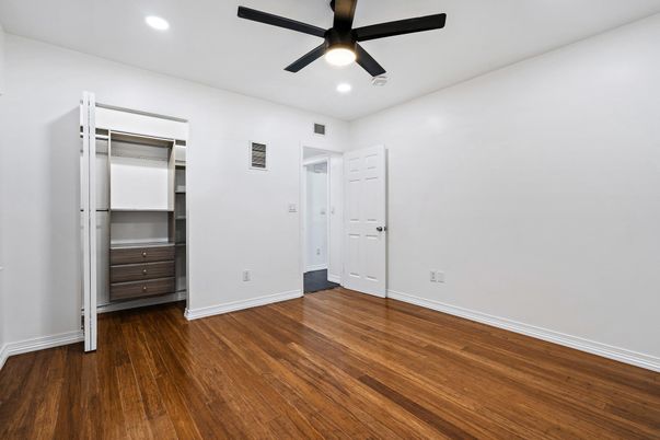 Empty room, Interior, Recessed Lighting, Wood Texture Flooring