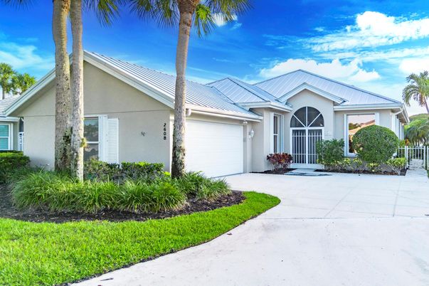 Attached, Exterior, Facade, Ranch
