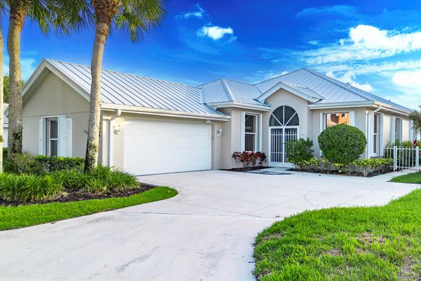 Attached, Exterior, Facade, Ranch