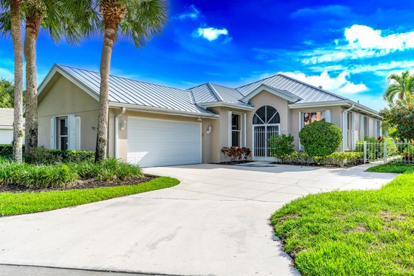 Attached, Exterior, Facade, Ranch