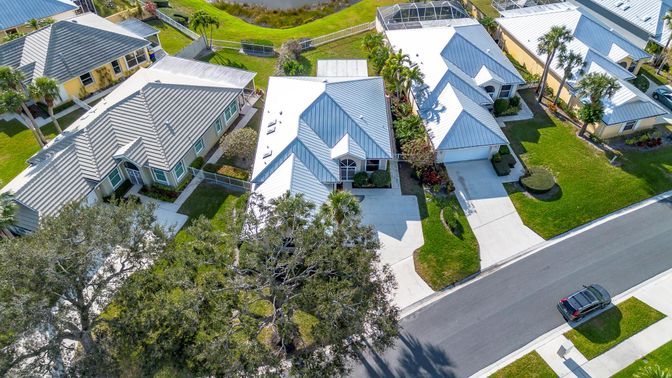 Exterior, Drone