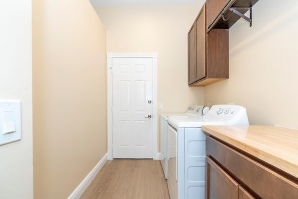 Interior, Washer, Wood Texture Flooring