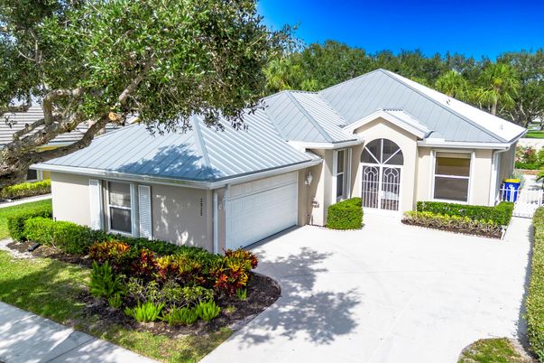 Attached, Exterior, Facade, Ranch