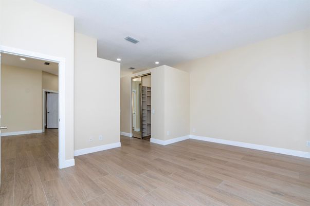 Empty room, Interior, Recessed Lighting, Wood Texture Flooring