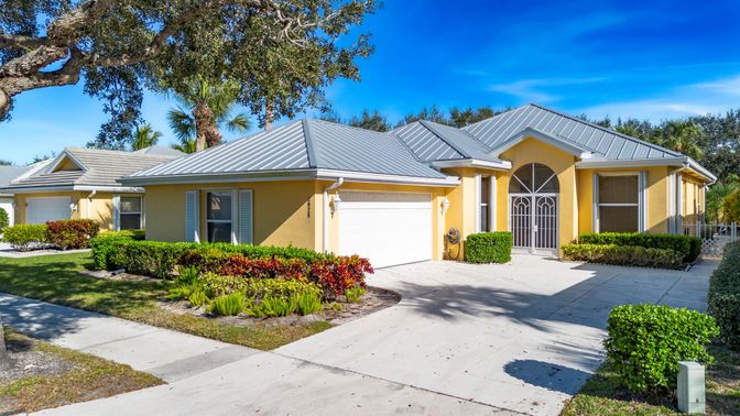 Attached, Exterior, Facade, Ranch