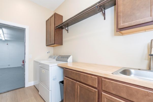 Interior, Washer, Wood Texture Flooring