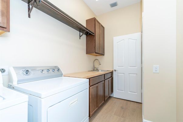 Interior, Washer, Wood Texture Flooring