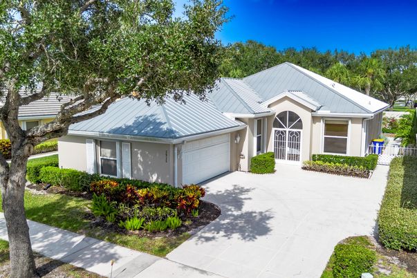 Attached, Exterior, Facade, Ranch