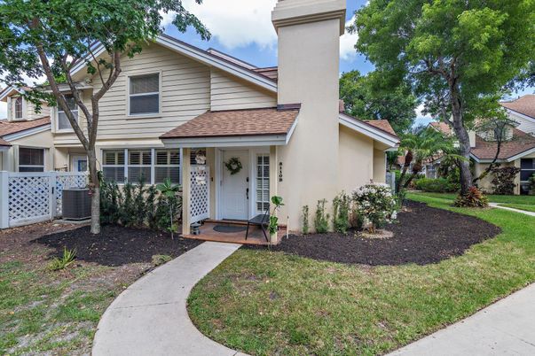 Exterior, Facade, American Craftsman