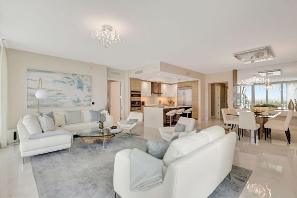 Chandelier, Dining room, Interior, Kitchen, Living room, Marble, Recessed Lighting