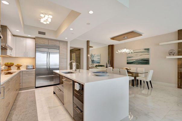 Chandelier, Dining room, Interior, Kitchen, Marble, Pendant Lights, Recessed Lighting, Stainless Steel Appliances