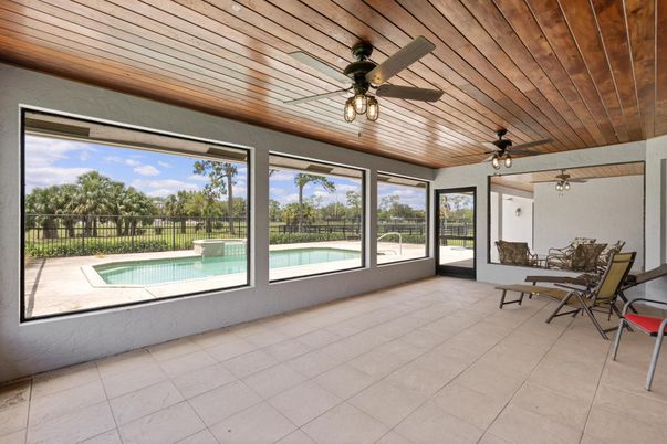 Empty room, Interior, Sun Room, Wooden Ceilings