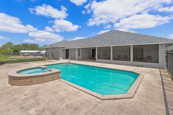 Exterior, Pool