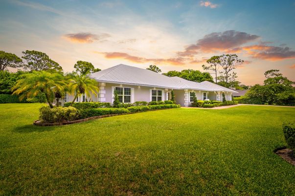 Backyard, Exterior, Facade, Ranch