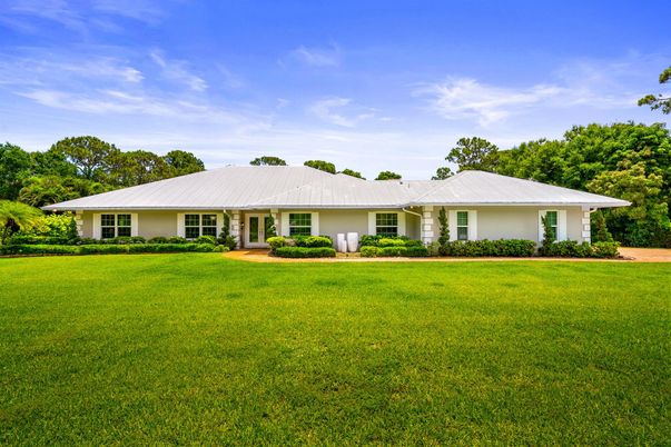 Backyard, Exterior, Facade, Ranch