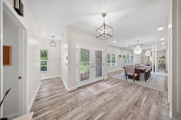 Chandelier, Dining room, Interior, Pendant Lights, Recessed Lighting, Wood Texture Flooring