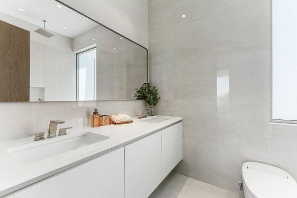 Bathroom, Dual Sink Vanities, Interior, Recessed Lighting