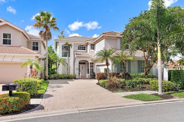 Attached, Exterior, Facade, Mediterranean