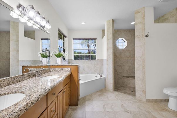 Bathroom, Dual Sink Vanities, Interior, Recessed Lighting