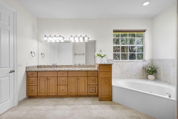 Bathroom, Dual Sink Vanities, Interior, Recessed Lighting