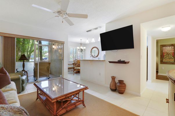 Chandelier, Dining room, Interior, Living room