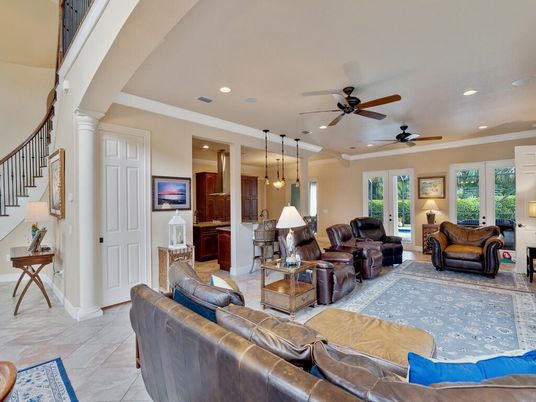 Interior, Living room, Pendant Lights, Recessed Lighting
