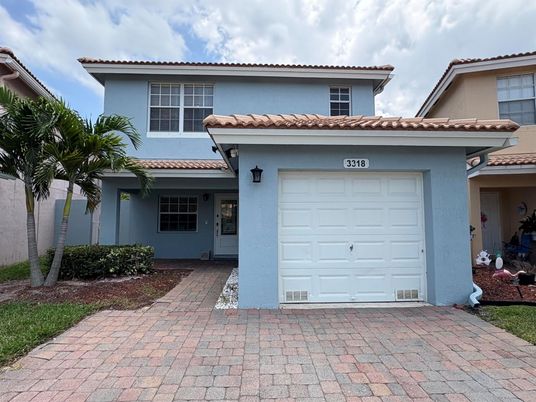 Attached, Exterior, Facade, Mediterranean
