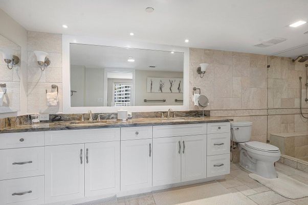 Bathroom, Dual Sink Vanities, Interior, Recessed Lighting