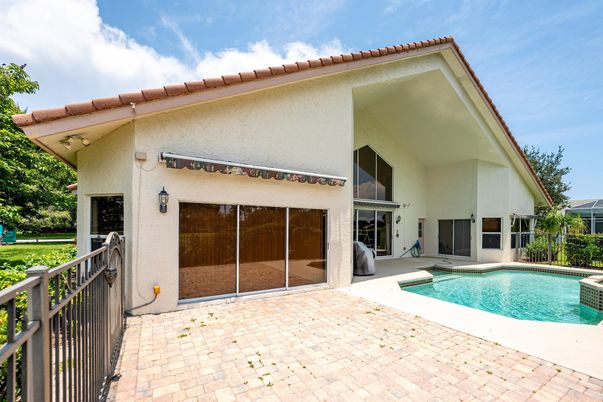 Exterior, Pool