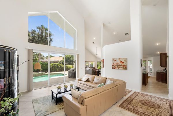 Interior, Living room, Pendant Lights, Recessed Lighting