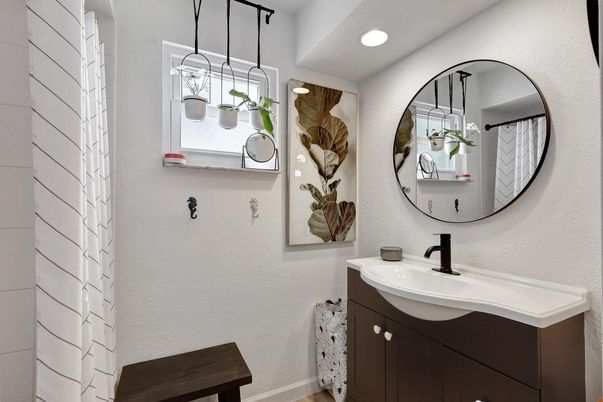 Bathroom, Interior, Recessed Lighting