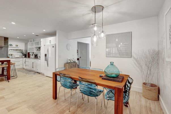 Dining room, Interior, Kitchen, Pendant Lights, Recessed Lighting, Wood Texture Flooring