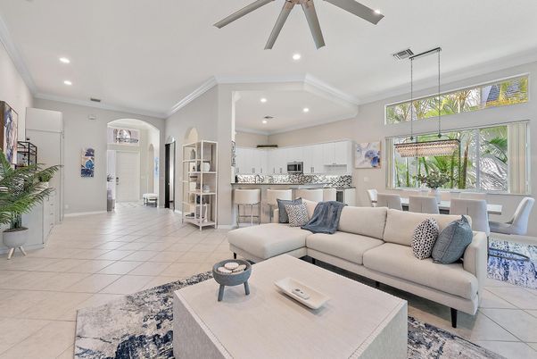 Dining room, Interior, Kitchen, Living room, Pendant Lights, Recessed Lighting, Stainless Steel Appliances