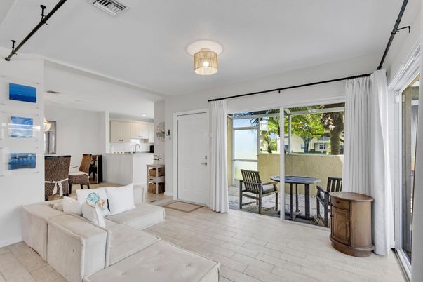 Dining room, Interior, Kitchen, Recessed Lighting, Wood Texture Flooring
