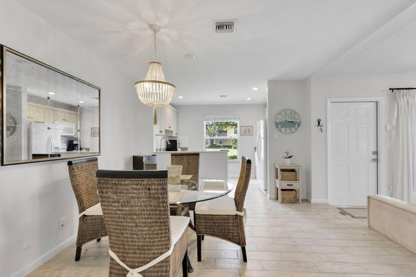 Chandelier, Dining room, Interior, Kitchen, Recessed Lighting