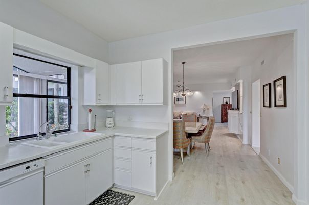 Chandelier, Dining room, Interior, Kitchen, Pendant Lights, Wood Texture Flooring
