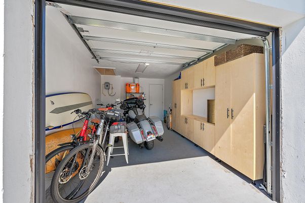 Garage, Interior