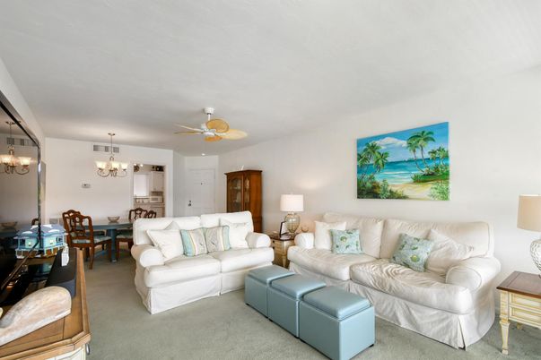 Chandelier, Dining room, Interior, Living room