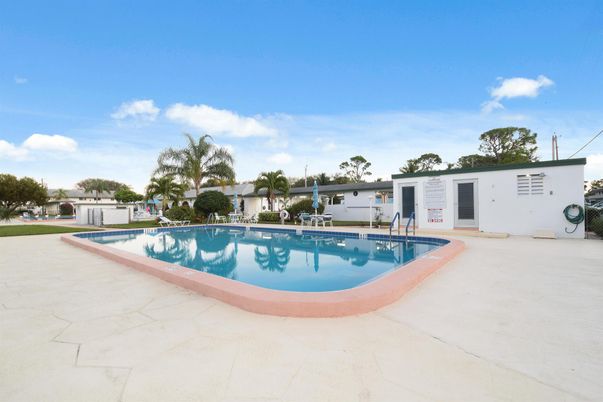 Exterior, Pool