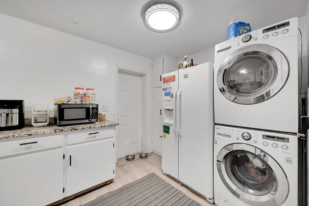Interior, Kitchen, Utility Closets, Washer, Wood Texture Flooring