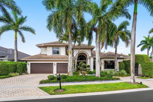 Attached, Exterior, Facade, Mediterranean