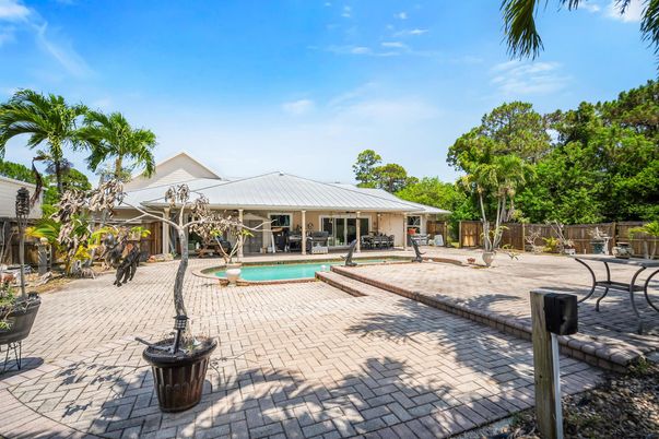 Exterior, Pool