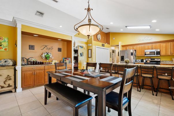 Dining room, Interior, Kitchen, Pendant Lights, Recessed Lighting, Stainless Steel Appliances