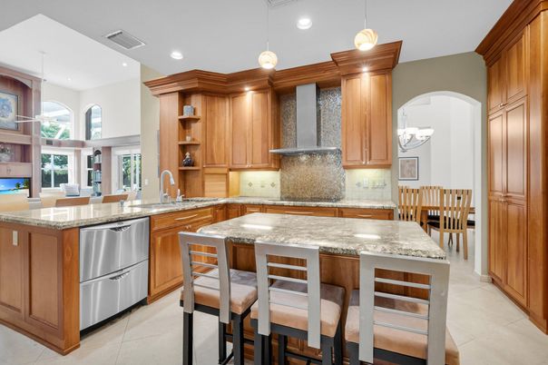 Dining room, Interior, Kitchen, Pendant Lights, Recessed Lighting, Stainless Steel Appliances