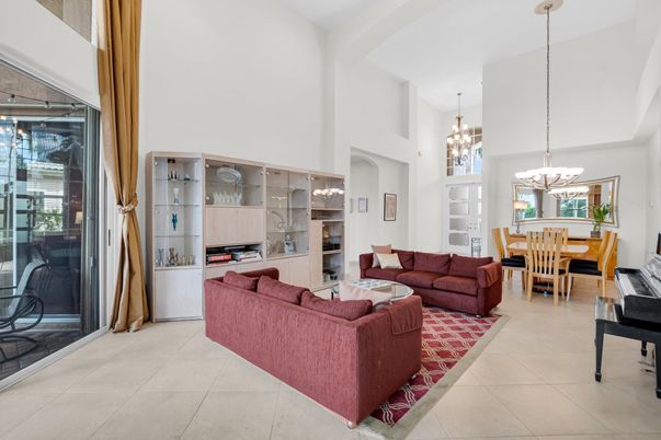 Chandelier, Dining room, Interior, Living room, Pendant Lights, Piano