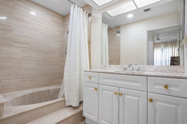 Bathroom, Interior, Recessed Lighting