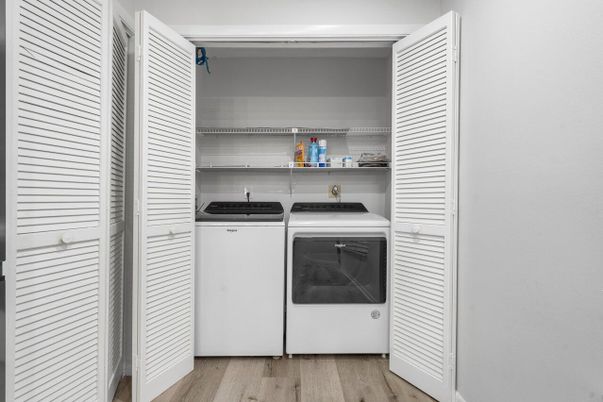Interior, Utility Closets, Washer, Wood Texture Flooring