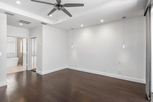Bathroom, Empty room, Interior, Pendant Lights, Recessed Lighting, Wood Texture Flooring